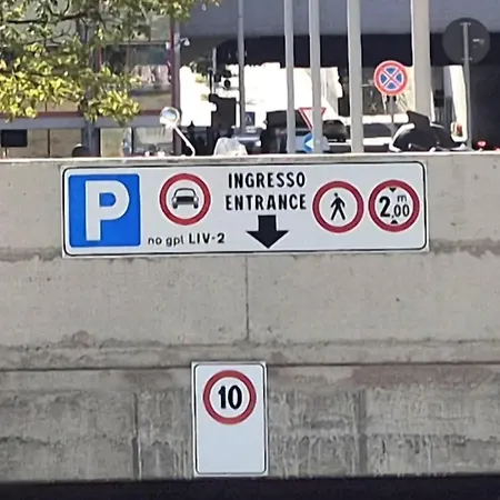 Liberamente-nellina-parcheggio Incluso * Parma